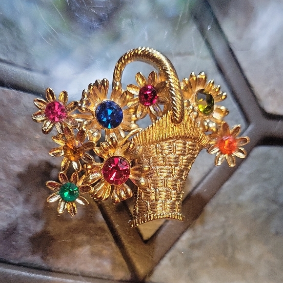 Jewelry - Gold Floral Basket Brooch with Multicolor Gems